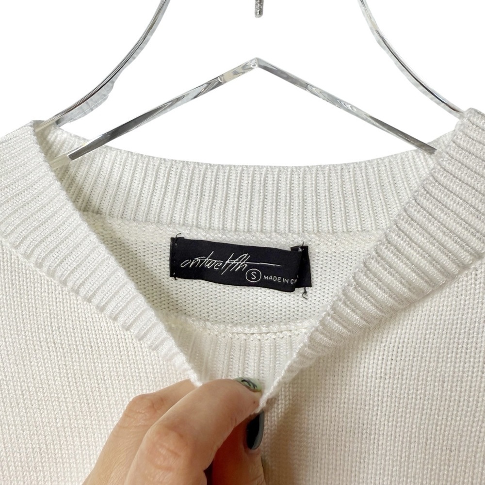 NEW On Twelfth White 3D Cherry Women’s Crew Balloon Sleeve Sweater Sz S - Picture 3 of 11